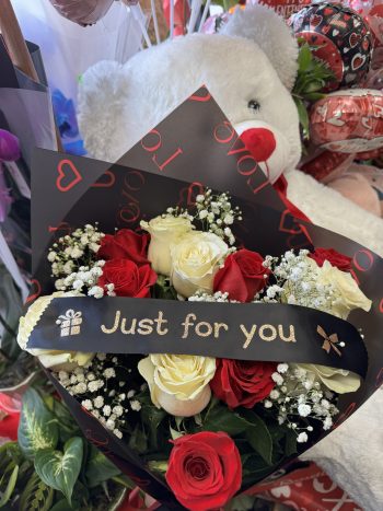 VD White & Red Roses Wrapped-12 (Bear not included)